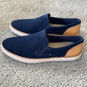UGG Adley perforated slip on - NAVY (NWT)